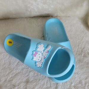 NEW HELLO KITTY Blue Kids~cloud , Melody , Cinamorroll SLIDES. Size 5.